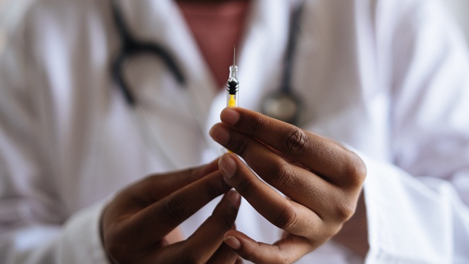 Vacinados contra Covid-19 devem esperar 14 dias para receber imunizante contra gripe