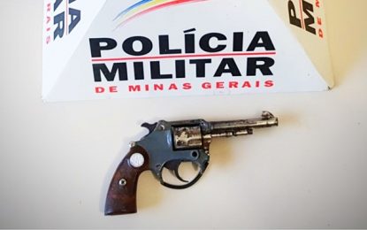 Polícia Militar apreende arma de fogo após denúncia