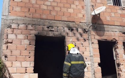 Incêndio atinge porão de residência no bairro Arcádia, em Conselheiro Lafaiete