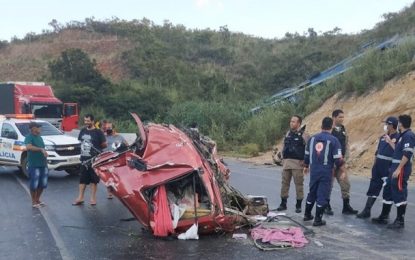 Motorista é arremessado de cegonheira e morre na BR-251, em Francisco Sá