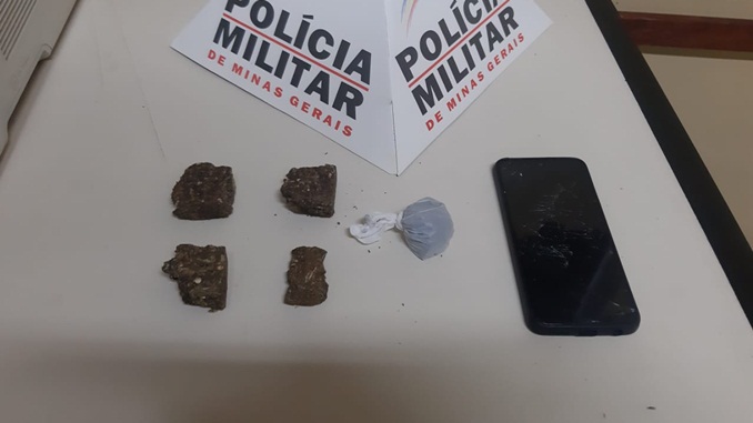 Homem é preso por tráfico de drogas ao tentar fugir da Polícia Militar, em Barbacena
