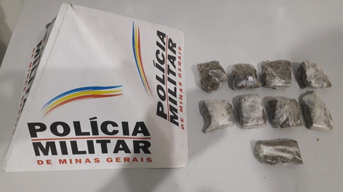 Polícia Militar apreende drogas no Bairro Glória, em Santos Dumont