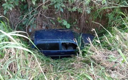 Duas mulheres ficam feridas em acidente no bairro Grogotó, em Barbacena