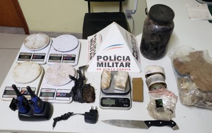 Homem é preso por tráfico de drogas, em Barbacena