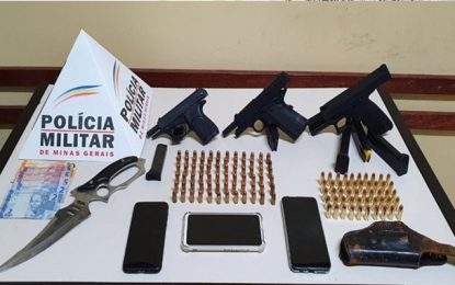 Três pessoas são presas e três armas de fogo e munições são apreendidas, em Barbacena
