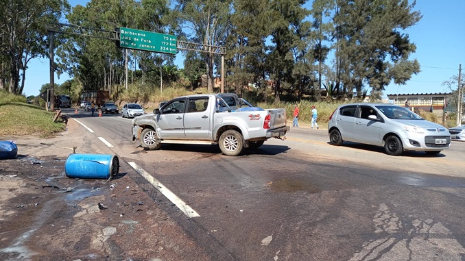 Família fica ferida em colisão na BR-040, em Conselheiro Lafaiete