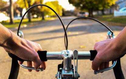 Ciclista morre após ser atropelado por carreta em Coronel Fabriciano