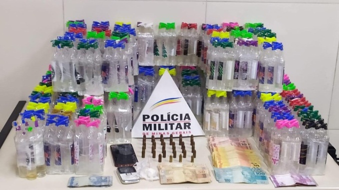 Teófilo Otoni: PM apreende 727 frascos de lança perfume