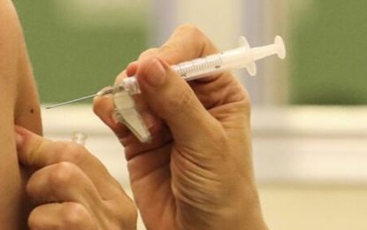 Município aplica vacina da meningite em adolescentes neste sábado