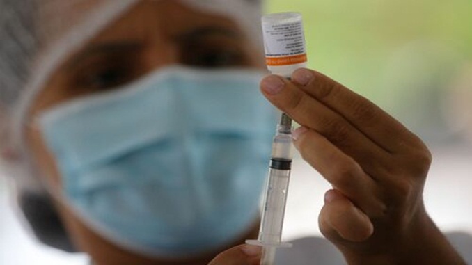 Anvisa investiga possível redução de doses da CoronaVac e conclui que não há falha