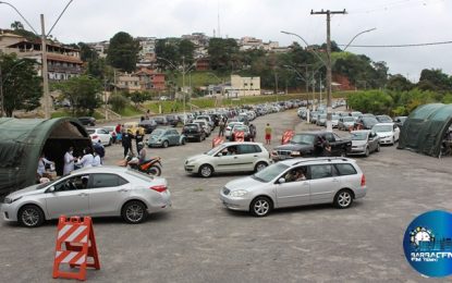 Idosos de 60 anos ou mais poderão receber a primeira dose por meio de drive trhu e a pé
