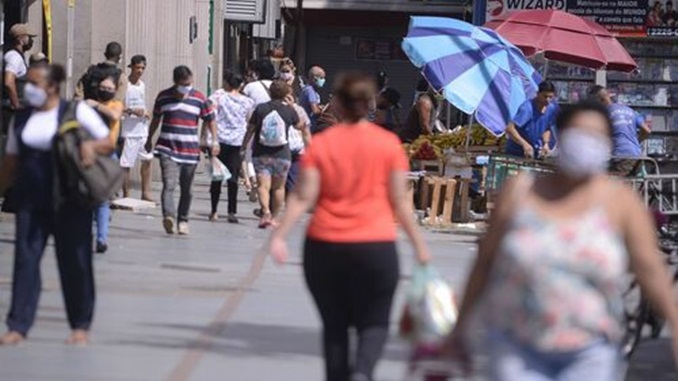 Nove em cada 10 brasileiros consideram grave a situação da pandemia, segundo pesquisa da CNI