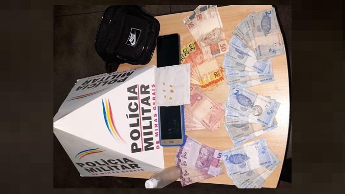 Após perseguição de suspeito, PM recupera motocicleta furtada e apreende drogas e dinheiro