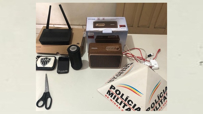 Dois indivíduos são presos após roubarem um casal de idosos