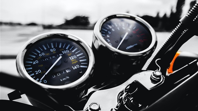 Mototaxista morre após bater em carro da Prefeitura de Ipatinga