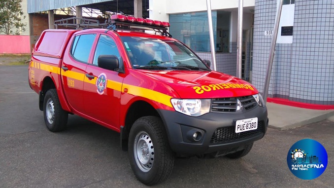 Mulher fica ferida em colisão entre carro e moto no bairro Santa Cecília, em Barbacena
