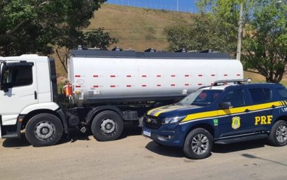 PRF apreende 24 mil litros de combustível irregular na BR-116, em Muriaé