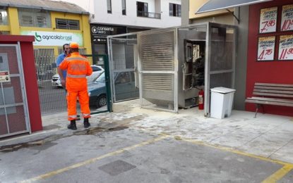 Princípio de incêndio atinge gerador de energia, em supermercado