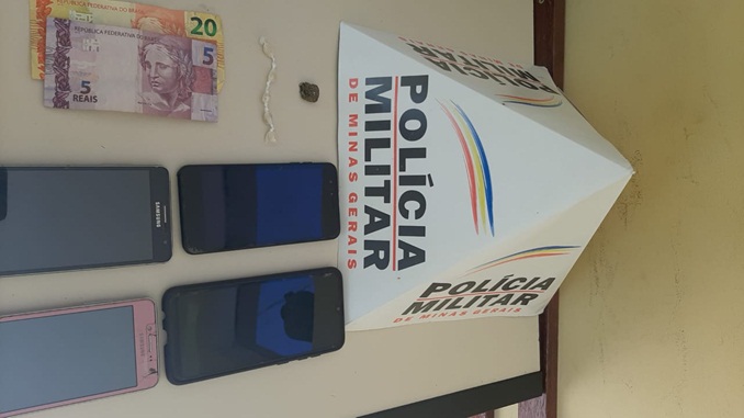 Polícia Militar prende suspeitos de tráfico de drogas, em Barbacena