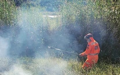 Bombeiros combatem incêndio que ameaçava o Hospital Regional, em Barbacena