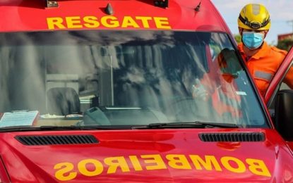 Automóvel incendeia-se na Praça Tiradentes, em Conselheiro Lafaiete