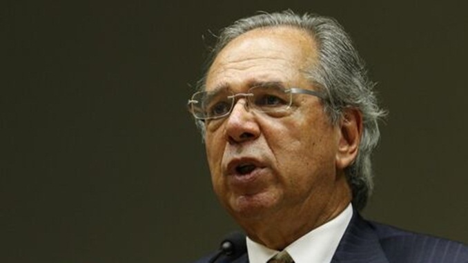 Governo deve anunciar prorrogação do auxílio em breve, diz Guedes