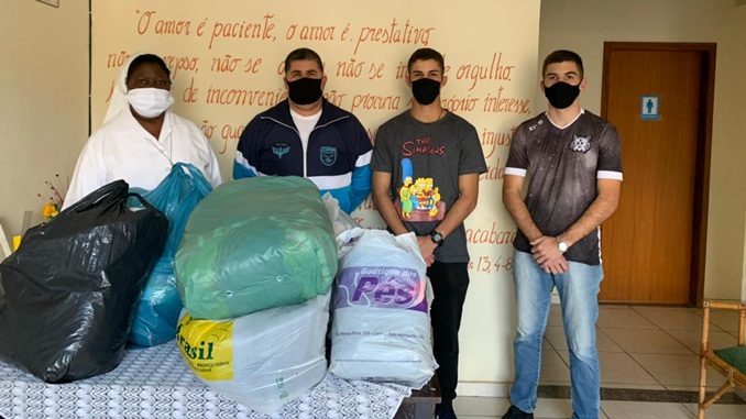 Alunos da EPCAR realizam doação de agasalhos a entidade filantrópica da cidade