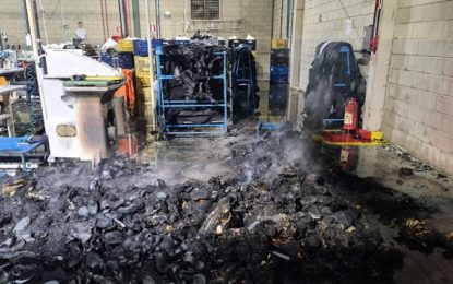 Princípio de incêndio em fábrica de calcados, em Prados