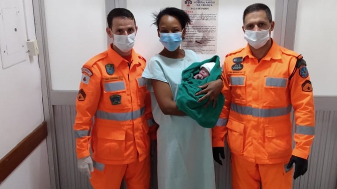 Bombeiros auxiliam nascimento de bebê no bairro João Paulo II, em Barbacena