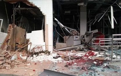 Bandidos fortemente armados explodem agência bancária em Pirapetinga
