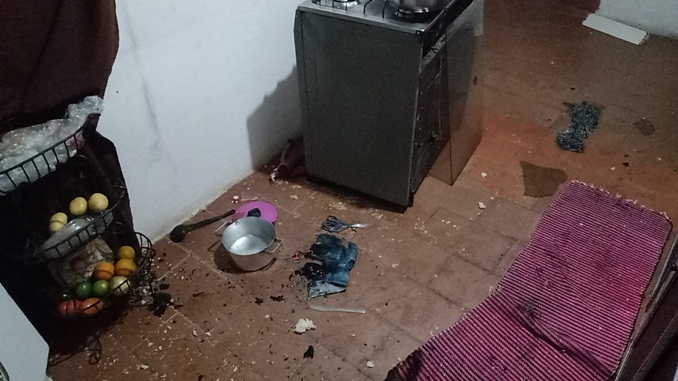 Bombeiros combatem incêndio em residência no Vista Alegre