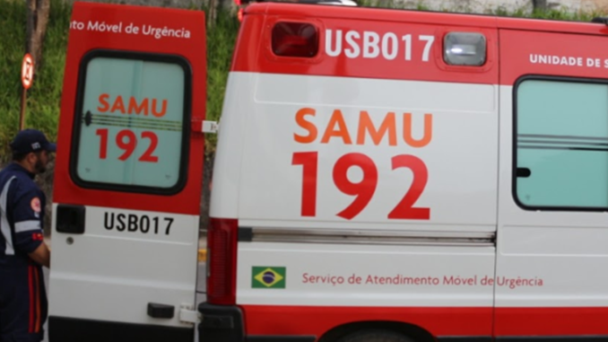Após carro capotar, motorista morre e passageiro fica gravemente ferido na MG-353