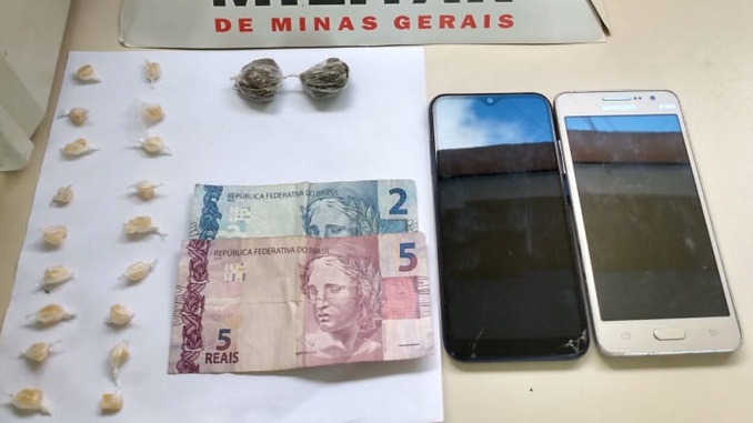 Suspeito assume a propriedade do material encontrado e é preso por tráfico de drogas