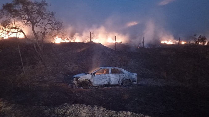 Veículo pega fogo e atinge vegetação as margens da rodovia