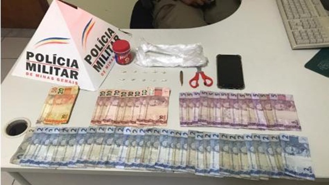 Homem é preso por trafico de drogas, em Barbacena