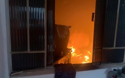 Incêndio atinge residência e moradora é socorrida