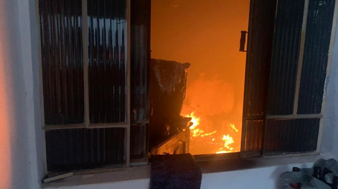 Incêndio atinge residência e moradora é socorrida