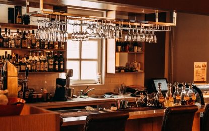 Bares e restaurantes funcionam até a madrugada neste fim de semana em Juiz de Fora