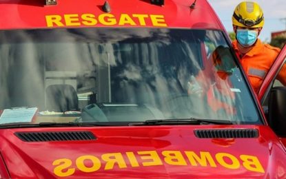 Motorista fica ferida após veículo capotar na BR-381, em Valadares