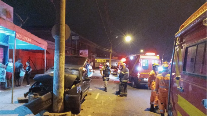 Acidente de carro deixa três feridos em Juiz de Fora