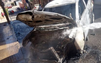 Veículo capota e pega fogo no bairro Queluz, em Conselheiro  Lafaiete