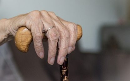 Idosos acima de 80 anos e pessoas com dificuldade de locomoção podem agendar prova de vida em casa