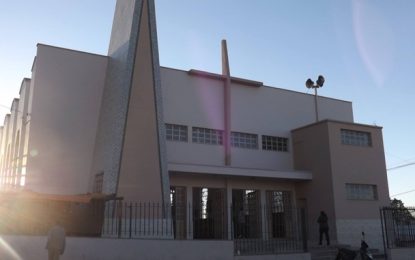 Católicos recepcionam novo pároco da Paróquia Nossa Senhora da Penha, em Barbacena