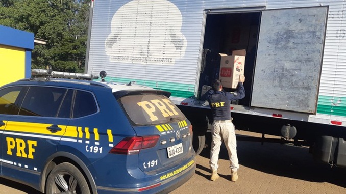 PRF apreende carga de cigarros contrabandeados no valor de R$ 1,2 milhão