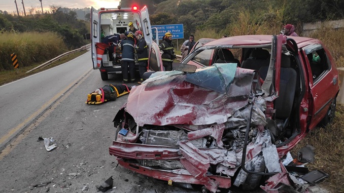 Acidente na BR-265, envolve seis pessoas e deixa uma vítima fatal