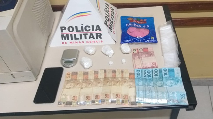 Duas pessoas são detidas acusadas de tráfico de drogas, no Bairro do Campo