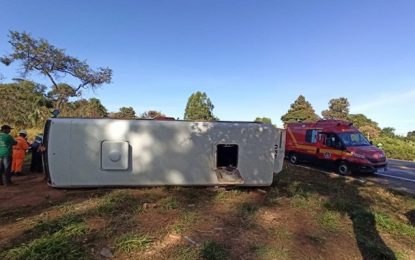Acidente na BR-135 em Montes Claros deixa pelo menos 16 feridos