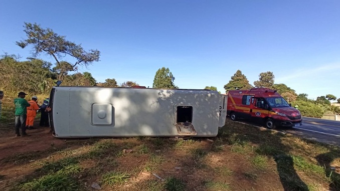Acidente na BR-135 em Montes Claros deixa pelo menos 16 feridos