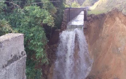 Adutora se rompe na região do Faria
