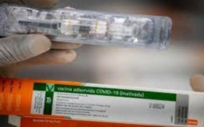 Covid-19: pesquisadores recomendam aplicação da terceira dose da Coronavac